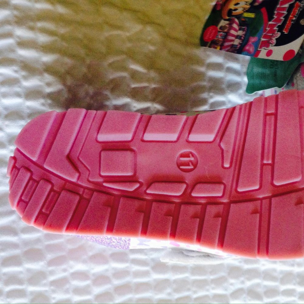 Minnie Mouse Toddler Girls Light Up Sneaker - Picture 15 of 16